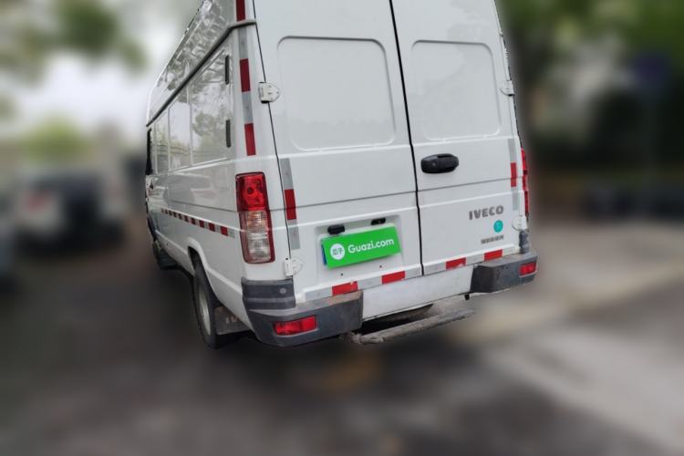 Used Iveco Daily 2021 2.5T V40 2-3 Seater Long Wheelbase Mid-Roof Dual Tires Manual Doors Rear Left 45 Deg