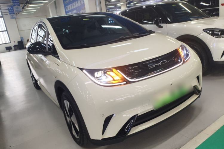 Used BYD Dolphin 2023 420 km Fashion Edition Front Right 45 Deg