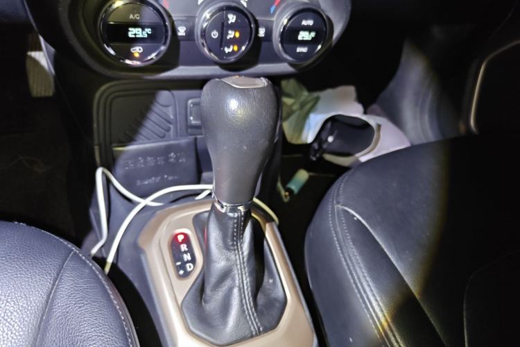 Used Jeep Renegade 2017 180T Automatic Jingneng Edition Gear Lever