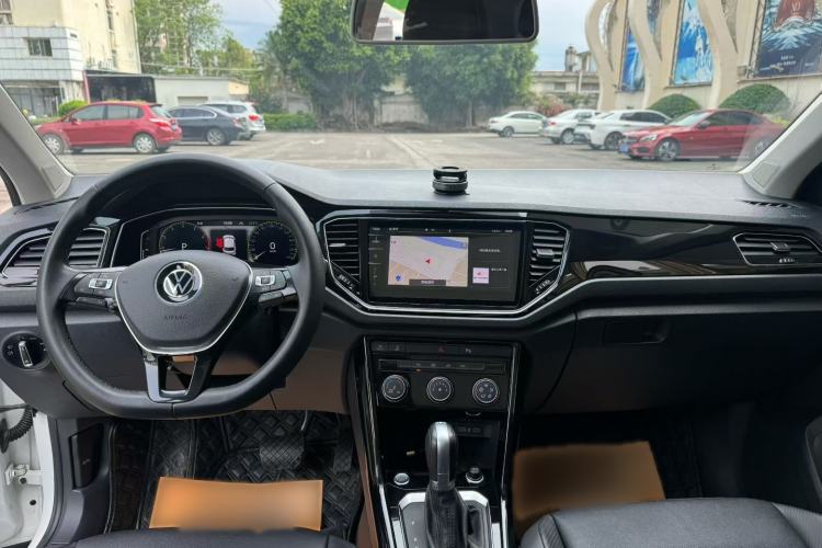 Used Volkswagen T-ROC 2022 280TSI DSG Two-Wheel Drive Comfort PLUS Interior 4