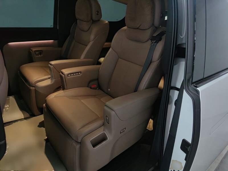 Used Li Auto MEGA 2025 Home Family Special Edition — 16