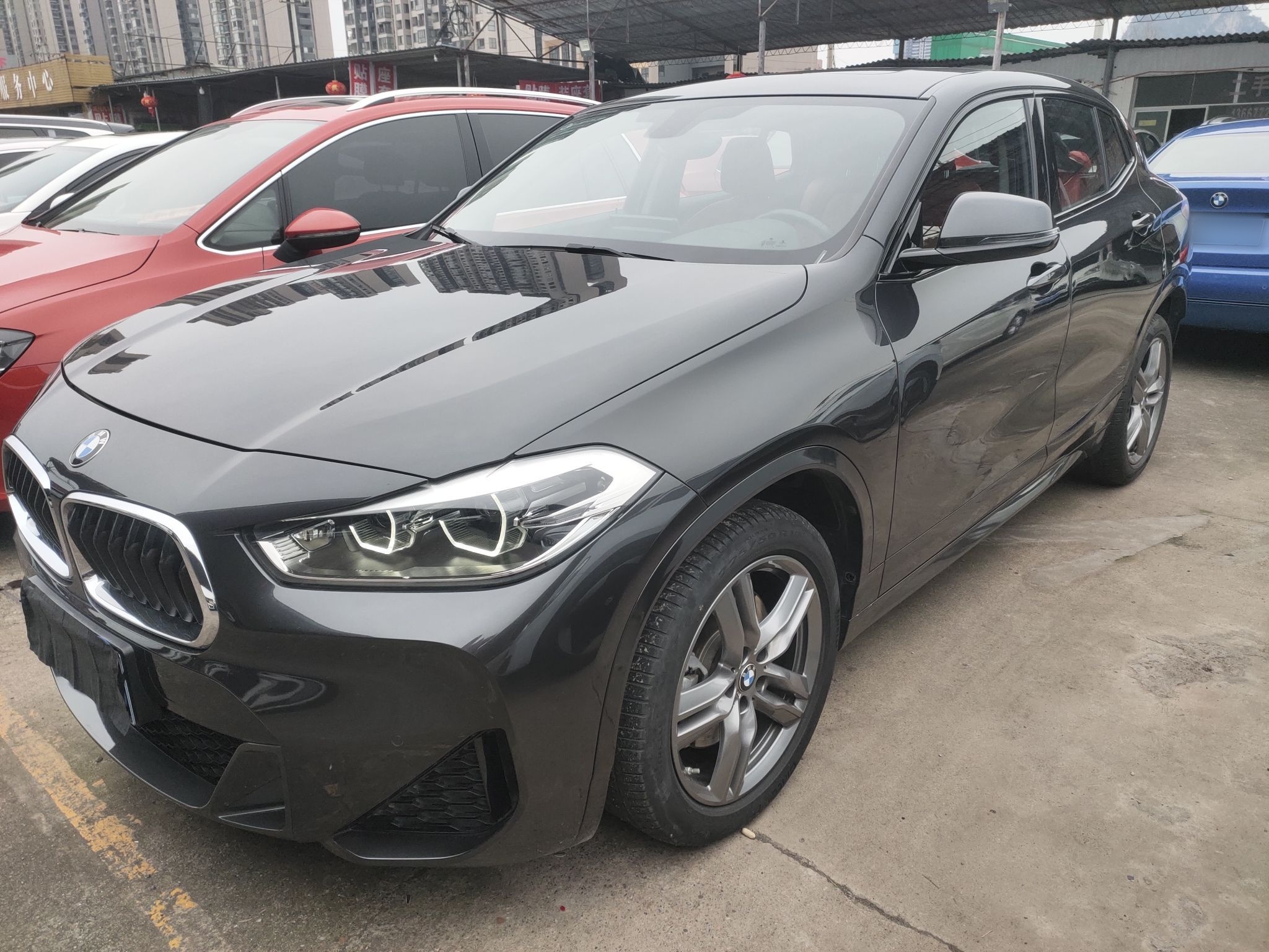 Под передней частью автомобиля