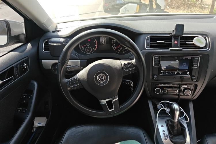 Used Volkswagen Sagitar 2014 1.4TSI Automatic Luxury Model Steering Wheel