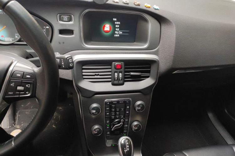 Used Volvo V40 2016 T3 Zhiyi Edition
