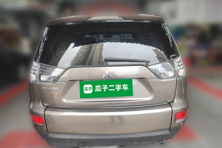 Used Mitsubishi Outlander 2011 Kicks 2.4 Fashion Edition
