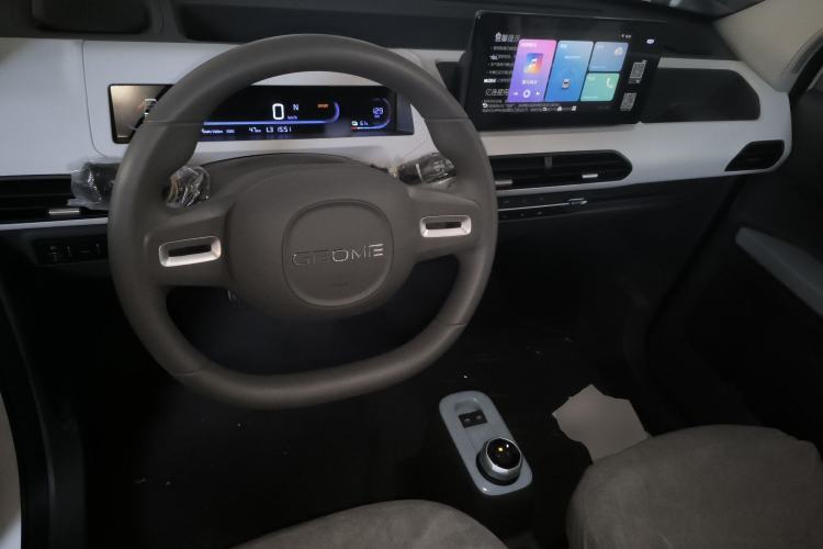Used Geely Galaxy Panda 2024 Panda Mini 200km Endurance Bear Center Console