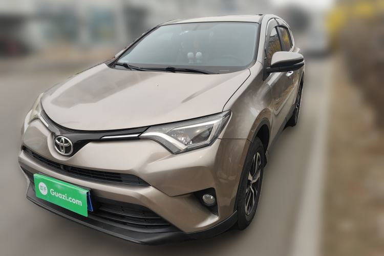 Used Toyota RAV4 2019 2.0L CVT Two-Wheel Drive Luxury Version China VI Standard