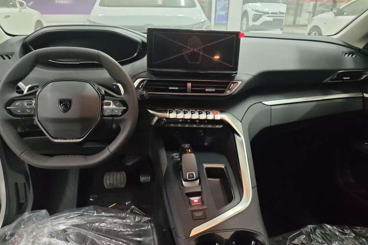 Used Peugeot 5008 2025 Luxury Edition