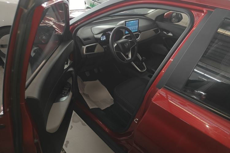 Used Baojun 510 2017 1.5L manual Comfort trim