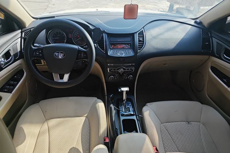 Used Bestune B50 2013 1.6L automatic luxury version Interior 2