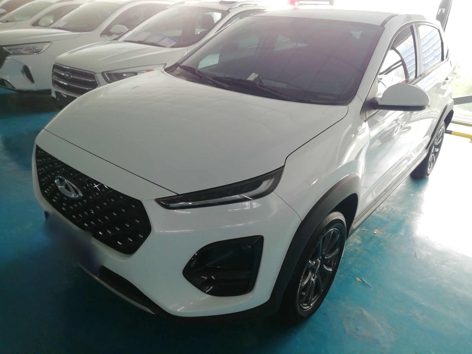 Под передней частью автомобиля