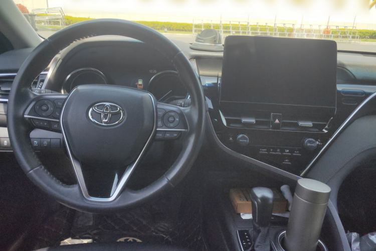 Used Toyota Camry 2021 2.0G Luxury Edition Center Console