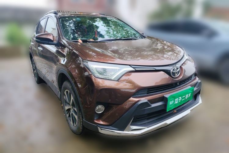 Used Toyota RAV4 2016 2.0L CVT Two-Wheel Drive Smart Edition China V Standard Front Right 45 Deg