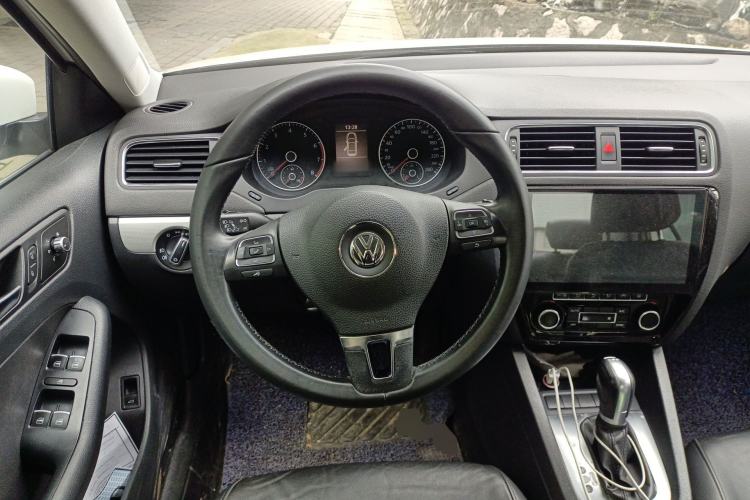 Used Volkswagen Sagitar 2014 1.4TSI Automatic Luxury Model Steering Wheel