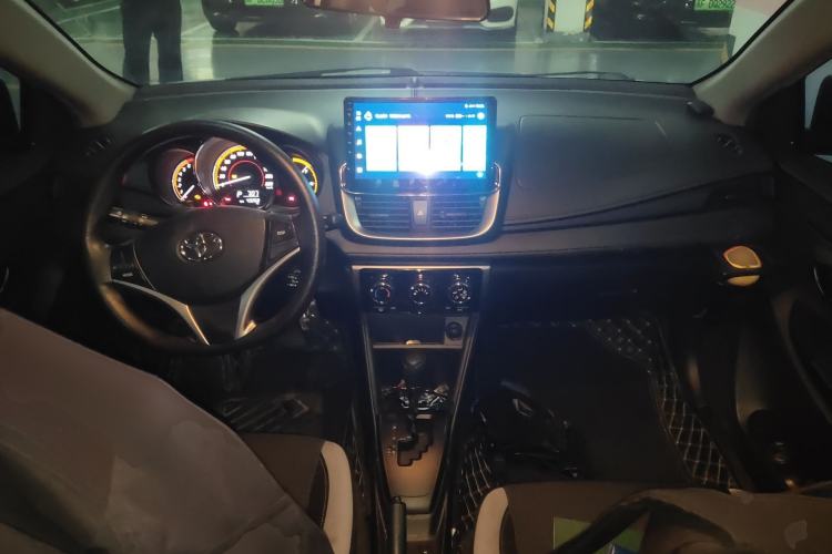 Used Toyota YARiS L Zhi Xuan 2022 1.5L CVT Leading PLUS Edition Center Console