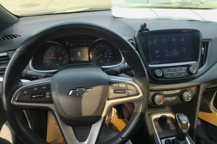 Used Chevrolet Monza 2022 Light Hybrid RS 330T Automatic Comfort Edition Center Console