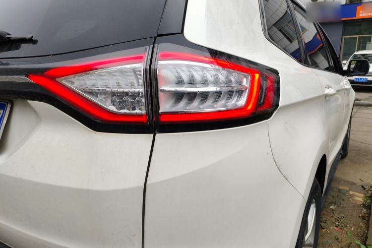 Used Ford Edge 2017 EcoBoost 245 Two-Drive Platinum Edition 5 Seats Right Rear Taillight