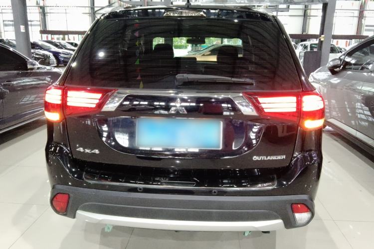 Used Mitsubishi Outlander 2016 2.4L 4x4 Luxury Edition 7-Seater
