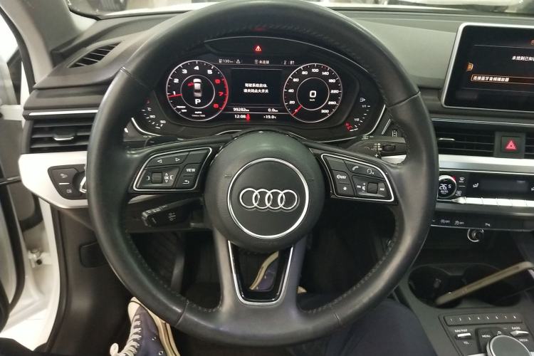 Used Audi A4L 2018 30th Anniversary Edition 40 TFSI Fashion Model Steering Wheel