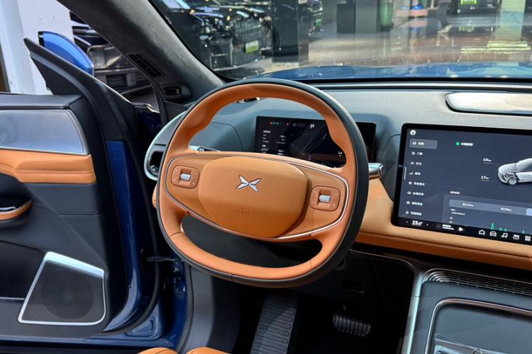 Used XPeng G9 2025 725 with Ultra-Long Range Max Interior 4