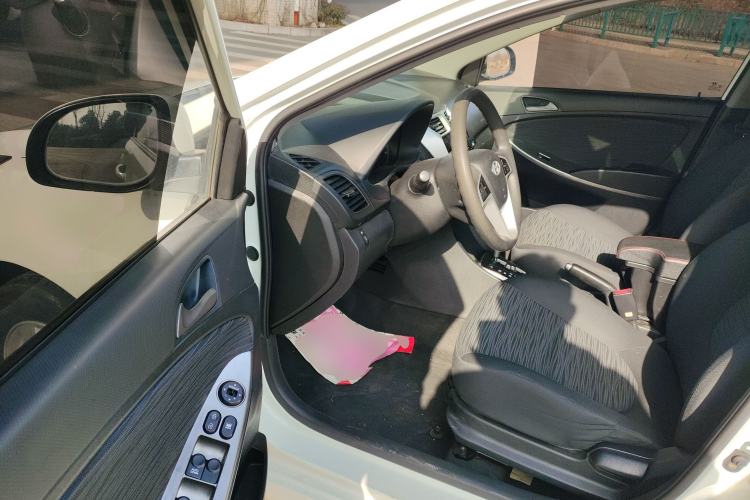 Used Hyundai Verna Ray 2016 1.4L Automatic Leading-Edge GLX Driver Seat