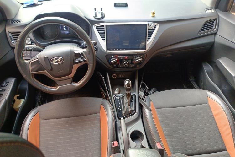 Used Hyundai Verna RV 2017 1.6L Automatic Sport Edition China V Standard Center Console