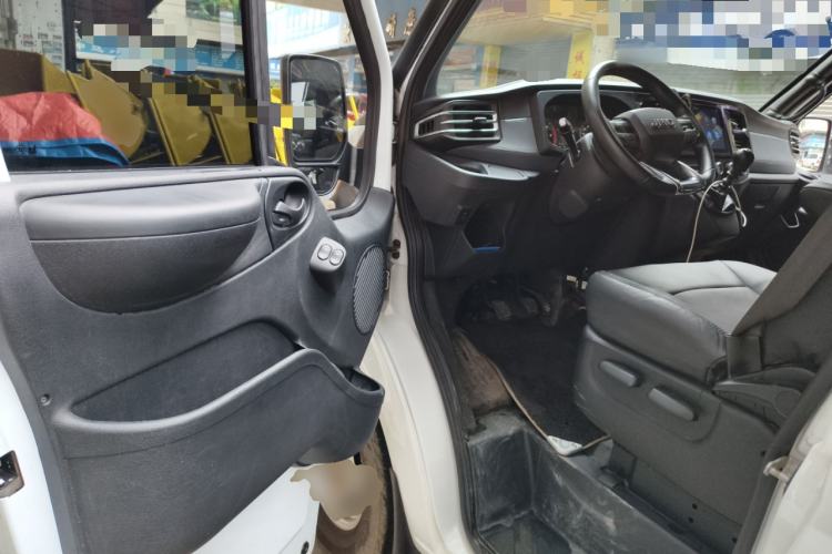 Used JMC Fushun 2022 2.0T Manual Multi-Function Passenger Vehicle Mid-Range High Roof 6-7 Seats
