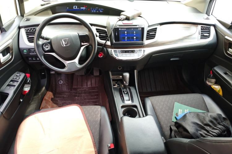 Used Honda Jade 2017 1.8L automatic Comfort version 5 seats Center Console