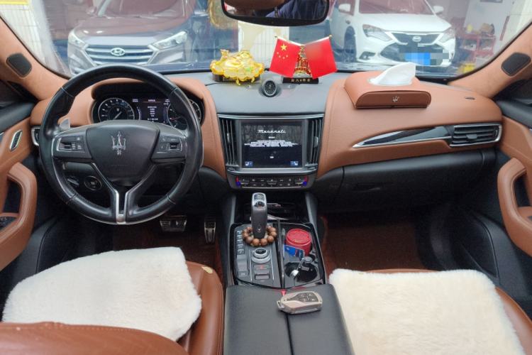 Used Maserati Levante 2021 3.0T Standard Edition Center Console