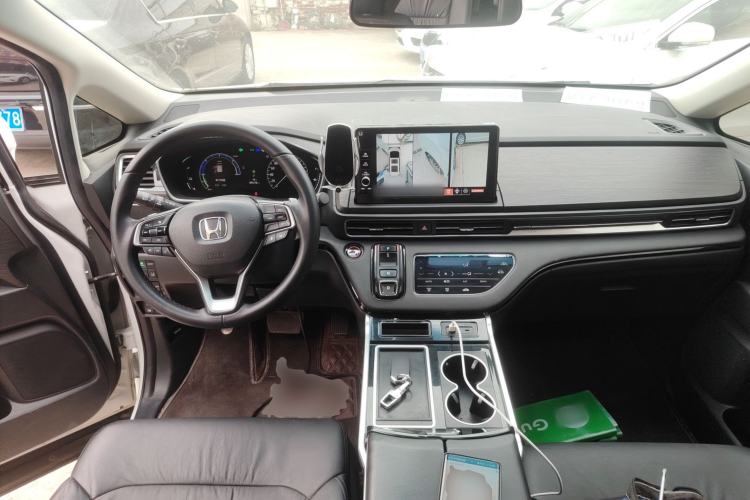 Used Honda Elysion 2022 2.0L eHEV Luxury First Edition Center Console