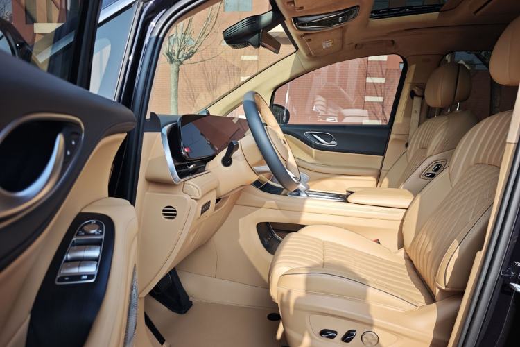 Used VOYAH Dream 2024 PHEV Ultra-Long Range Flagship Edition
