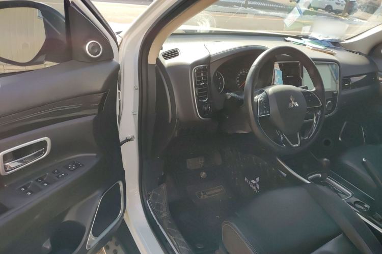 Used Mitsubishi Outlander 2018 2.0L Two-Wheel Drive Glory Edition 5 Seats