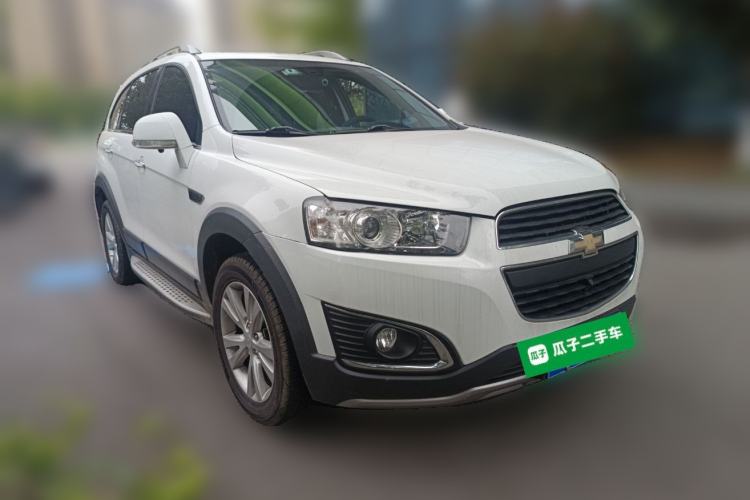 Used Chevrolet Captiva 2017 2.4L 4x4 Flagship Edition 7-Seater Front Right 45 Deg