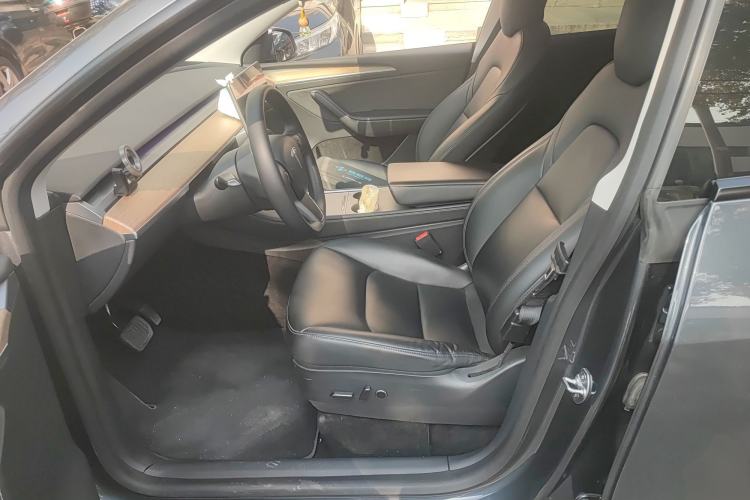 Used Tesla Model Y 2022 Long-Range All-Wheel-Drive Version Left Front Seat