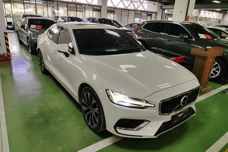 Used Volvo S60 New Energy 2023 T8 All-Wheel Drive Long-Range Zhiyi Luxury Edition Front Right 45 Deg