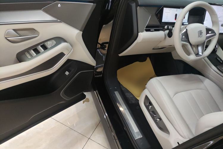 Used BYD Tang L 2025 EV with 670 km Range LiDAR and Premium Features