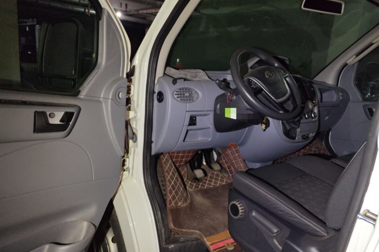 Used SAIC MAXUS Xintu V80 2021 2.0T Manual Classic Aoyuntong Short Wheelbase Ultra-Low Roof 5/6-Seater