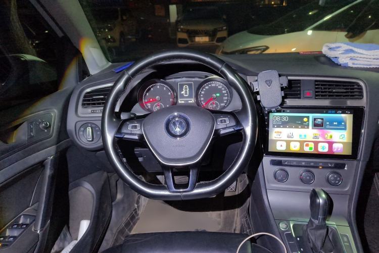 Used Volkswagen Golf 2015 1.4TSI Automatic Luxury Model
