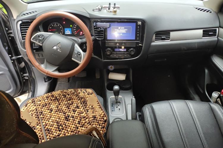 Used Mitsubishi Outlander 2016 2.0L Two-Wheel Drive Fashion Edition 5 Seats
