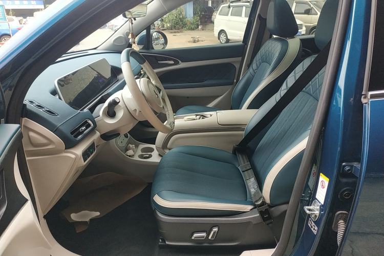 Used ORA Good Cat 2023 401 km Standard Range Premium Version Lithium Iron Phosphate Left Front Seat