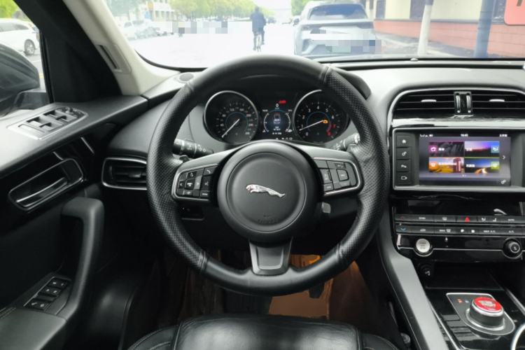 Used Jaguar F-PACE 2016 2.0T Two-Wheel Drive Urban Luxury Edition Steering Wheel
