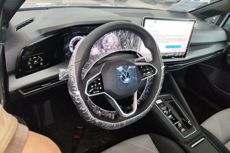 Used Volkswagen Golf 2025 Facelift 300TSI R-Line Center Console