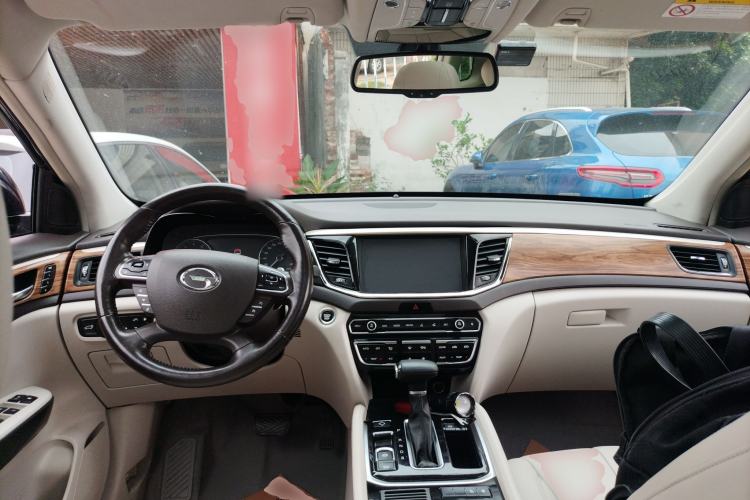 Used GAC Trumpchi GS8 2017 320T Two-Wheel Drive Luxury Smart Connectivity Version (7 Seats) Center Console