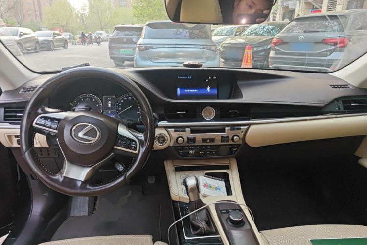 Used Lexus ES 2015 200 Elite Edition Center Console