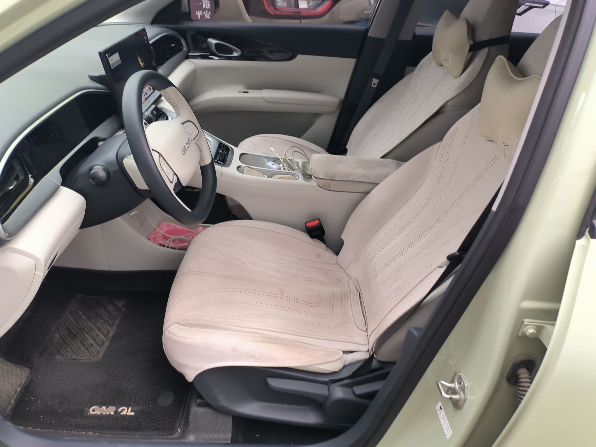 Переднее сиденье в автомобиле