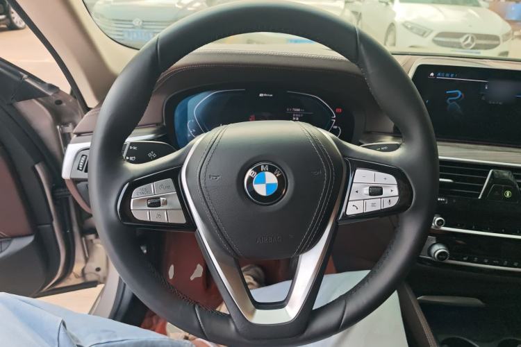 Used BMW 5 Series New Energy 2020 Mileage Upgrade Version 530Le Luxury Package Steering Wheel