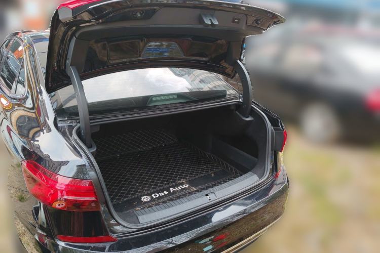 Used Volkswagen Passat 2020 Revised Version 330TSI Luxury Edition China VI Standard Trunk