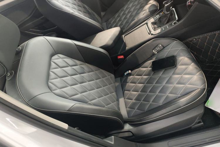 Used Volkswagen Sagitar 2023 300TSI DSG Excellence Edition Right Front Seat