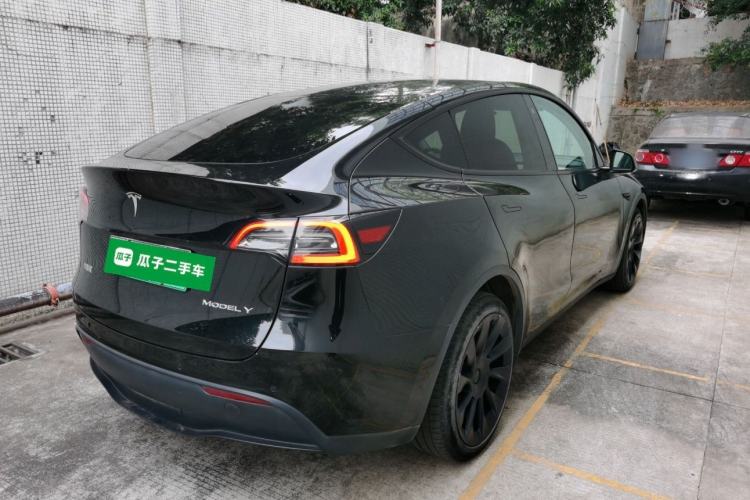 Used Tesla Model Y 2022 Long-Range All-Wheel-Drive Version
