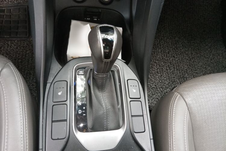 Used Hyundai Grand SantaFe 2013 3.0L 7-Seater Four-Wheel-Drive Comfort Edition Gear Lever